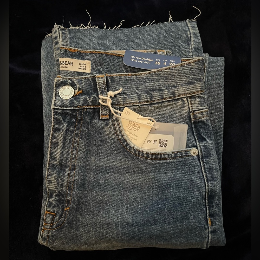 Pull&Bear 90s straight leg jean w/ rips and split hem in blue - Picture 5 of 14